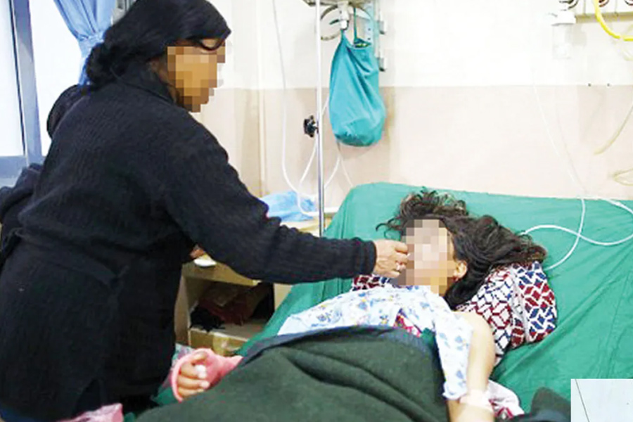 खूबसूरती की जलन का तेजाबी हमला