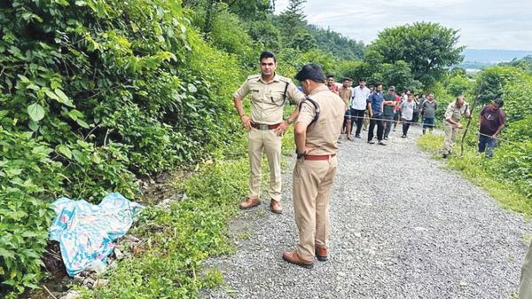 police inspect at murder spot