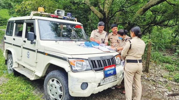 raipur police inspect at murder spot