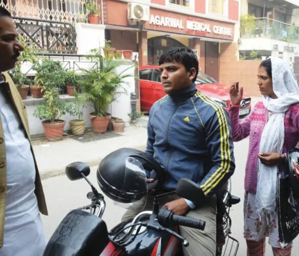 hospital ke bahar marij Sudha