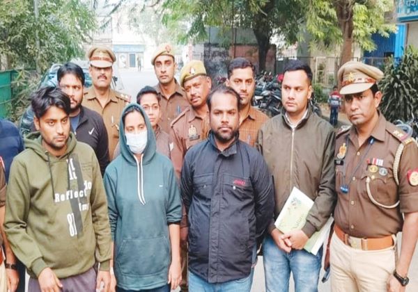 Police Custady Me Aropi-kanpur-teacher-case