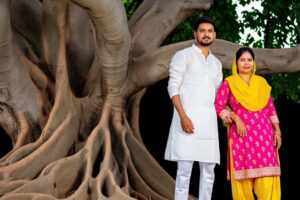 Love Story : अधूरा इश्क बना मौत की वजह – प्रेमी कपल ने पेड़ से लटक कर दी जान