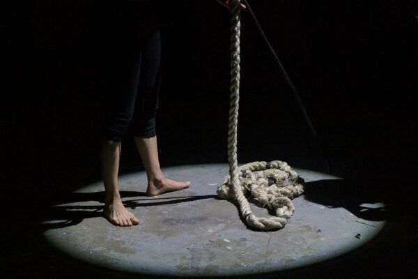 Lucknow Crime News: मैं चोर नहीं हूं’ लिखकर दी रेस्टोरेंट कर्मी ने जान