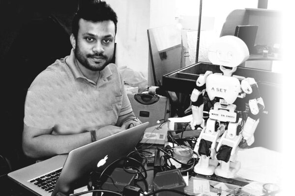 Hindi Story: भारत में बना इंसानों की तरह सोचने वाला रोबोट