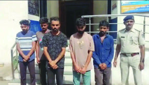 Crime News in Hindi: पत्नी का 50 हजार में सोदा, पिंजरे में किया ग्रुप रेप